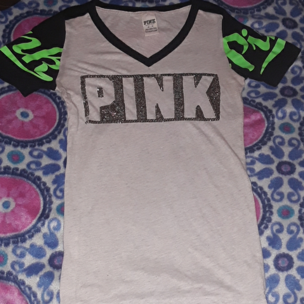 •NWOT•PINK- V-Neck T-Shirt